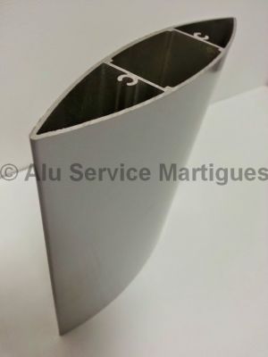 détail du profilé en aluminium d'une lame d'avion de brise vue occultant orientable sur mesure a Martigues dans les Bouches du R